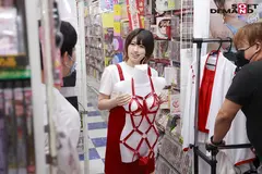 普通のおもちゃ屋さんと思い込んでアルバイトにやってきたお嬢さんには裸になるより恥ずかしいハレンチ衣装で大人のおもちゃ屋さんで働いてもらっちゃいました。の12番目のサンプル画像