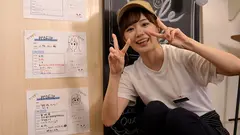 「いらっしゃいませお客様、スマイルカフェです」接客中は何をされても常に笑顔の、顧客満足度最高水準のカフェ店員に密着 のの(23)のサムネイル画像