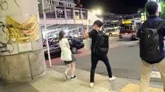 マジ軟派、初撮。 1547 華奢で色白な劇団員ムスメをインタビューと称してホテル連れ込み⇒怪しい雰囲気に帰ろうとするが、性感帯だという耳を責めれば容易く発情♪パイパンマ○コから大量の液を放出させながら連続でイクっ！のサムネイル画像