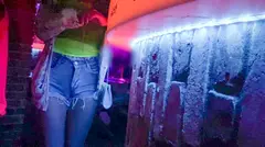 渋谷のクラブで捕獲したクール系美人ギャル☆恥じらいながらも色白Eカップ乳をふるふる揺らして連続アクメ！！押しに弱いビッチマ〇コに鬼ピスキメて無許可顔射ぶっかけ⇒お掃除フェラｗｗのサムネイル画像