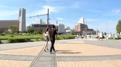 マジ軟派、初撮。 1715 横浜を歩く美脚お姉さんをナンパ！男優の軽快なトークに心を開きエロい話題で大盛りあがり！いつの間にかボディタッチすら自然と受け入れ…ベッドの上で快感に身を委ねて悶絶SEX！のサムネイル画像