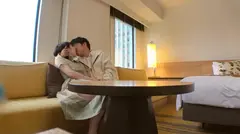 マジ軟派、初撮。 1743 真っ白な肌！スベッスベの美尻！池袋で見つけたヲタ活美少女は性欲が溜まり気味！？ホテルに連れ込まれ発情した子ウサギちゃんはされるがままに感じまくり！膣奥に刺激が走る度に歓喜の声を響かせる！の6番目のサンプル画像