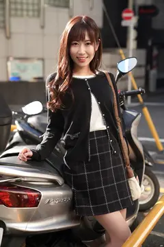 パート先の社員の巨根に夢中になっている淫乱妻をハメ撮りのサムネイル画像