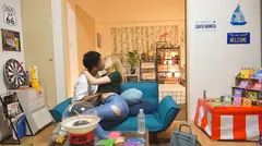 百戦錬磨のナンパ師のヤリ部屋で、連れ込みSEX隠し撮り 220 『俺んち綿あめ作れるよ！』と家に連れ込んだ美尻ギャルとSEX！「もっとしてえぇぇぇ！！！」激ピストンに乱れ狂う様子をばっちし盗撮！のサムネイル画像