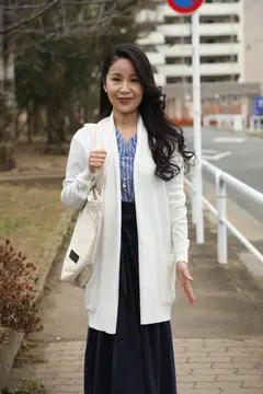 熟女のご自宅訪問　「おじゃましまーす！」夫の居ぬ間に自宅寝室で不倫性交の4番目のサンプル画像