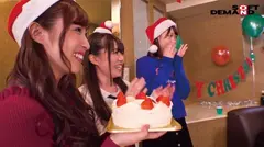 SODファン感謝祭！クリスマスパーティー開催！！素人男性16名とぶっかけ乱交ヤリ放題オフ会！ 栄川乃亜 生田みく 三田杏のサムネイル画像