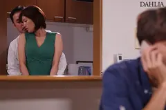 運命の再会。少しの憐れみからすべてが変わってしまった。人妻なのに…情けない元上司のサオに堕とされた私。美乃すずめの6番目のサンプル画像