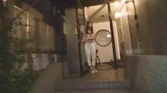 街行くセレブ人妻をナンパしてAV自宅撮影！⇒中出し性交！ celeb.38 旦那様を支える健気な奥様の、至れり尽くせりなご奉仕セックスに大満足！！ in 世田谷のサムネイル画像