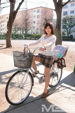 ママチャリ団地妻ガチンコ中出しナンパ 厳選12人 4時間 2の4番目のサンプル画像