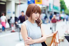 おっぱいのエロい奥様 えっ？吸われてないんですか？エッチにご無沙汰な極上おっぱいの欲求不満妻たち 12人4時間のサムネイル画像