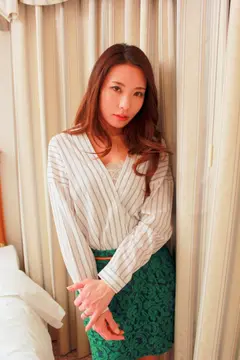 ミニスカにガーターストッキングというバブリー＆エロな雰囲気のお姉さん系熟女42歳、椎名さん。の9番目のサンプル画像