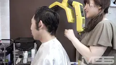 さり気ない素振りがやけにソソる美容室のおばちゃんとヤリたい (6)のサムネイル画像