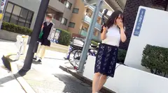 Hカップ爆乳妻 街中でセルカ棒片手にドM羞恥アクメ！のサムネイル画像