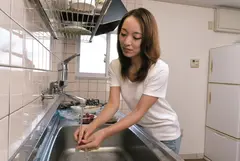 ぼっきん乳首の人妻と密着セクササイズ 美川由加里のサムネイル画像