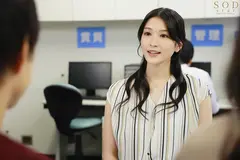 同棲するため物件を内見にきたカップルの彼氏を寝取って生ハメ中出しさせる淫乱美脚な不動産レディ 本庄鈴のサムネイル画像