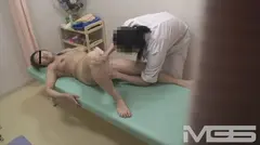 人妻失神盗撮整体師の蜜壺をベチョベチョにする秘奥義の4番目のサンプル画像