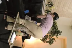 エロ本と電マが散らかった部屋で、ホームヘルパーのおばさんは、オナニーしちゃうのか？の10番目のサンプル画像