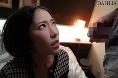 セレブ妻没落NTR馬鹿にしていたコンビニバイトを始めた元金持ち人妻がキモい店長に2時間ハメ倒されイキ倒した記録 七海ティナの5番目の作品シーン