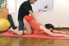 ヨガ教室に通う美熟女おばさんのスパッツ姿に興奮してイタズラしたら… 美川由加里 中村知恵 さくらい麻乃 卯月和美 阿部ゆかりの14番目のサンプル画像