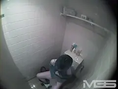 盗撮成功!公衆便所でオナニーする女達の一部始終 33連発 !! 3時間DXの5番目のサンプル画像