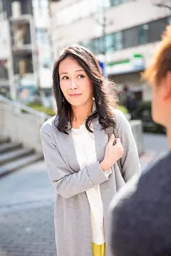 美魔女ナンパ！！しみけんが唸らす！熟女の理性吹き飛ぶ生FUCK！池袋西口編の9番目のサンプル画像