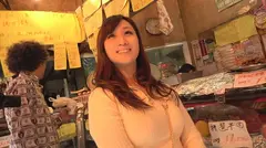 【帰ってきた】おじさんぽ 18 「すぐ(チ○ポ)欲しくなっちゃう…、病気かな？」とか言っちゃう清楚系スケベ妻と下町探索お散歩デート 川上ゆうの4番目の作品シーン