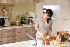 「キス…ずっとしてたい……。」おじさん食堂 09 キスでイッちゃうんじゃないかってほど感じやすい奥さんの手料理とセックスが二つの意味でオイシイ。 川上ゆうの4番目の作品シーン