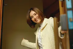 熟女のお宅にお邪魔させてください！ご家族不在中に絶叫イカセ！生中出し 2の17番目のサンプル画像