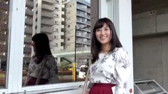 夫に内緒で初めてのセンズリ鑑賞「本当に外から見えないんですよね？」マジックミラー号の中で興奮が倍増してパンツを濡らす素人妻たちの10番目のサンプル画像