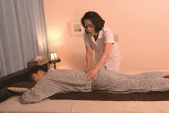 「油断は禁物…」 下心のナイ紳士だと油断させておいて…出張マッサージの熟女のズボンを下げて半ケツにしたら… 松原昭代 真矢織江 平岡里枝子の8番目のサンプル画像