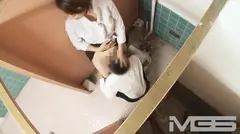 究極羞恥指令 男子便所でマ○コ出してクンニ依頼SPの18番目のサンプル画像