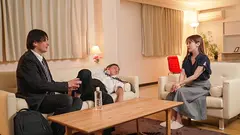 夫の部下に言い寄られ…自宅で裏切りのNTR 友田彩也香の2番目の作品シーン