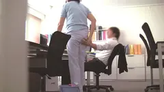 「ダメょぉ～声が出ちゃう～」掃除のおばさんのムチ尻をしつこく触ってみたら… 180分の8番目のサンプル画像