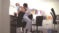 「ダメょぉ～声が出ちゃう～」掃除のおばさんのムチ尻をしつこく触ってみたら… 180分の9番目のサンプル画像