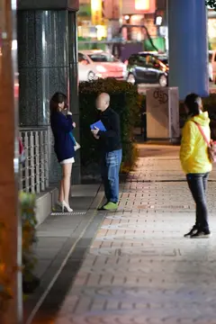 街行くセレブ人妻をナンパしてAV自宅撮影！⇒中出し性交！celeb.52 マザコンであまり自分の身体に興味を持ってくれない夫に自分の望みを打ち明けられないでいる奥手な奥様。 in 新宿のサムネイル画像