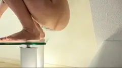 若妻マルチアングル 5 脱糞 和美(29歳) Gカップの若妻が顔をしかめて踏ん張る！の5番目のサンプル画像