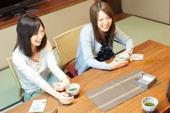 絶対ヤレル！！「えっ本気？こんな私を誘ってるの？」と温泉旅行中に解放感を堪能している人妻を狙ってプレ捨て！ヤリ逃げ！ナマハメ！潜在的な寝取られ願望を持つ心の隙間に入り込む 4時間の10番目のサンプル画像