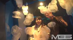 いっぱいイクのガマンして？とか言っちゃう美人妻と…おじさんぽ15AVよりエロいエッチ見たくない？アイドル並みのルックスを持つ奥様と下町探索お散歩デート。「もっとヌルヌルさせてあげる♪」って奉仕してくれる奥さんの責め方が超ヤバい！ 上原亜衣の4番目のサンプル画像