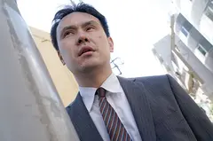 不倫チン○にどっぷりハマりラブラブセックスを繰り返す妻に下された罰 弘中優のサムネイル画像