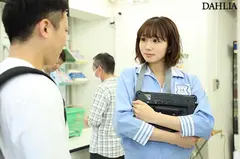 満たされない人妻の禁断不倫SEX同じコンビニで働く男子大学生と汗だくで交わり続けた熱い夏… 穂高結花のサムネイル画像