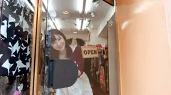 100%完全ガチ！噂の素人激カワ看板娘にアポなし取材⇒AV交渉！ target.1 天然ゆるふわ隠れ巨乳のブティック店員 in 赤坂の4番目のサンプル画像