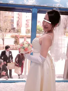 マジックミラー号×ジューンブライド花嫁NTR 結婚式をあげた直後でまだウエディングドレス姿の花嫁を新郎よりも早く寝取って孕ませ中出しの4番目のサンプル画像