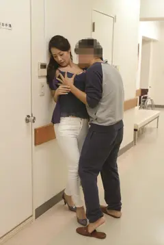 密室で何度も寸止めされイキ我慢を強いられた貞淑妻 ～入院中の夫のお見舞いにきた人妻 美緒さんの場合～のサムネイル画像