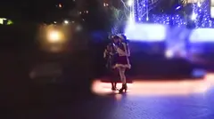 性夜のイルミネーションに夢中な女子たちを捕獲即ハメ！ノリノリで舌テク駆使しご奉仕フェラするエロ小悪魔♪パイパンマ○コを鬼ピスされてアヘ顔大絶叫wwのサムネイル画像