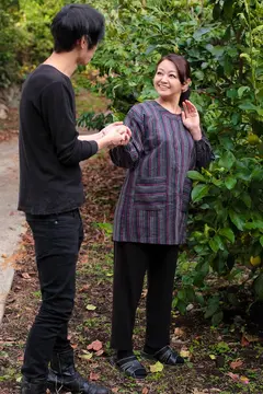 おばさんにホレたっ！！中出し熟女ナンパ 人を疑わない素直さ 照れ屋のエッチ 抜群の愛嬌 まさかのナンパに戸惑いつつも久しぶりの精子に大興奮の熟女マ○コ 12人4時間 2の5番目のサンプル画像