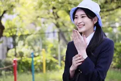 反り勃ったチ○ポと溜まった精液を毎日笑顔で舐めとってくれる性交販売レディ本庄さんに密着 本庄鈴のサムネイル画像