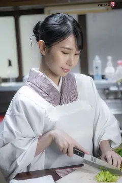 旦那の夕食と従業員のまかないとオナニーのおかずを考えて1日が終わってしまう、新婚さん 椿こはる 26歳 AV DEBUTの4番目のサンプル画像