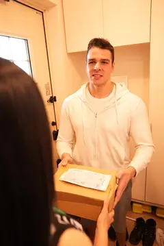 人並外れた外国人のデカチン！規格外のサイズを見せつけると雌堕ちする熟女たちの物語 林愛華のサムネイル画像