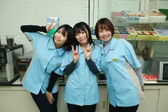 【連続スケベ小説】コンビニで働く巨乳母娘2～最後は欲求不満な母親と不倫中●しSEXしちゃった俺のサムネイル画像