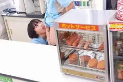 コンビニで働くかわいいアジア系バイト娘とSEX豪華版～優しく仕事を教えてあげたら中●し出来ちゃったのサムネイル画像